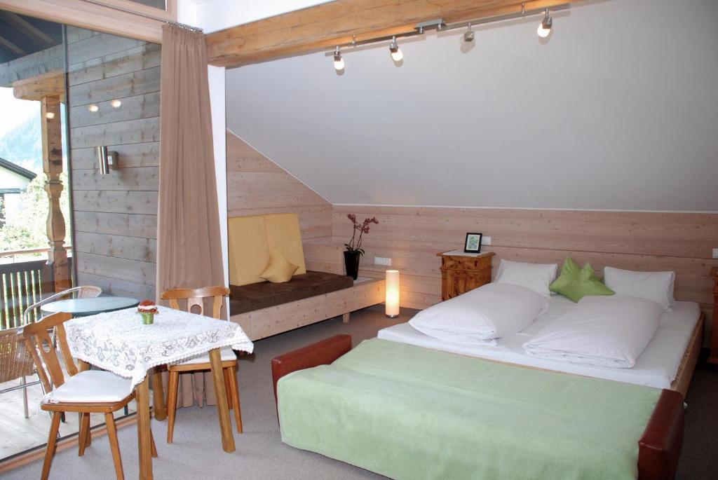 Landhaus Schoesser-Brandler Mayrhofen Pokoj fotografie